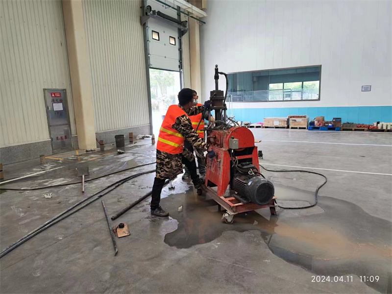 东城街道厂房地面下沉塌陷注浆加固施工